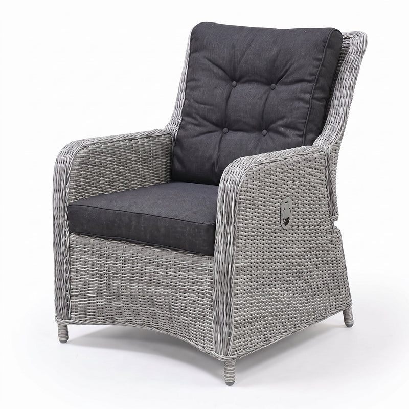 Madrid Verstelbare Tuinstoel | Lounge - Light Kobo Grey in een sfeervolle tuin - Outnest tuinmeubelen