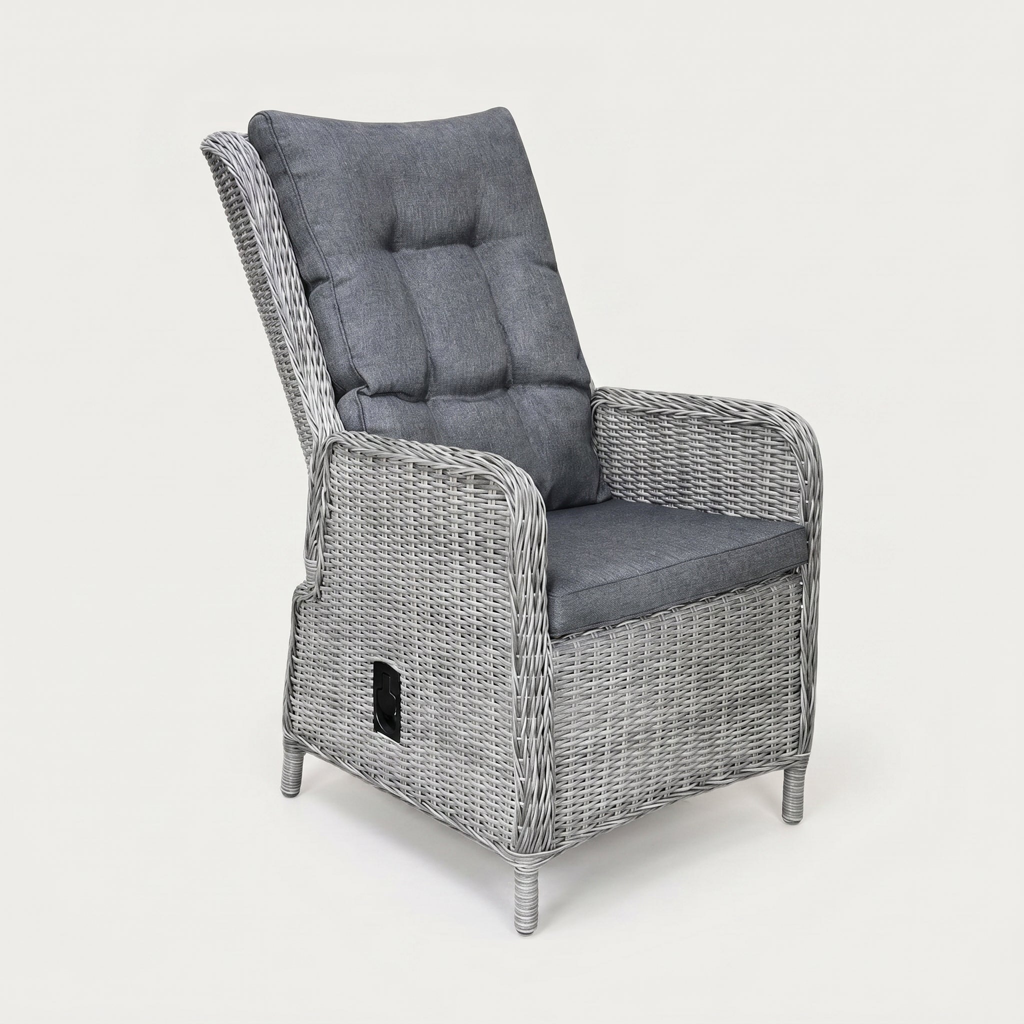 Marling Verstelbare Tuinstoel | Dining - Natural Grey in een sfeervolle tuin - Outnest tuinmeubelen