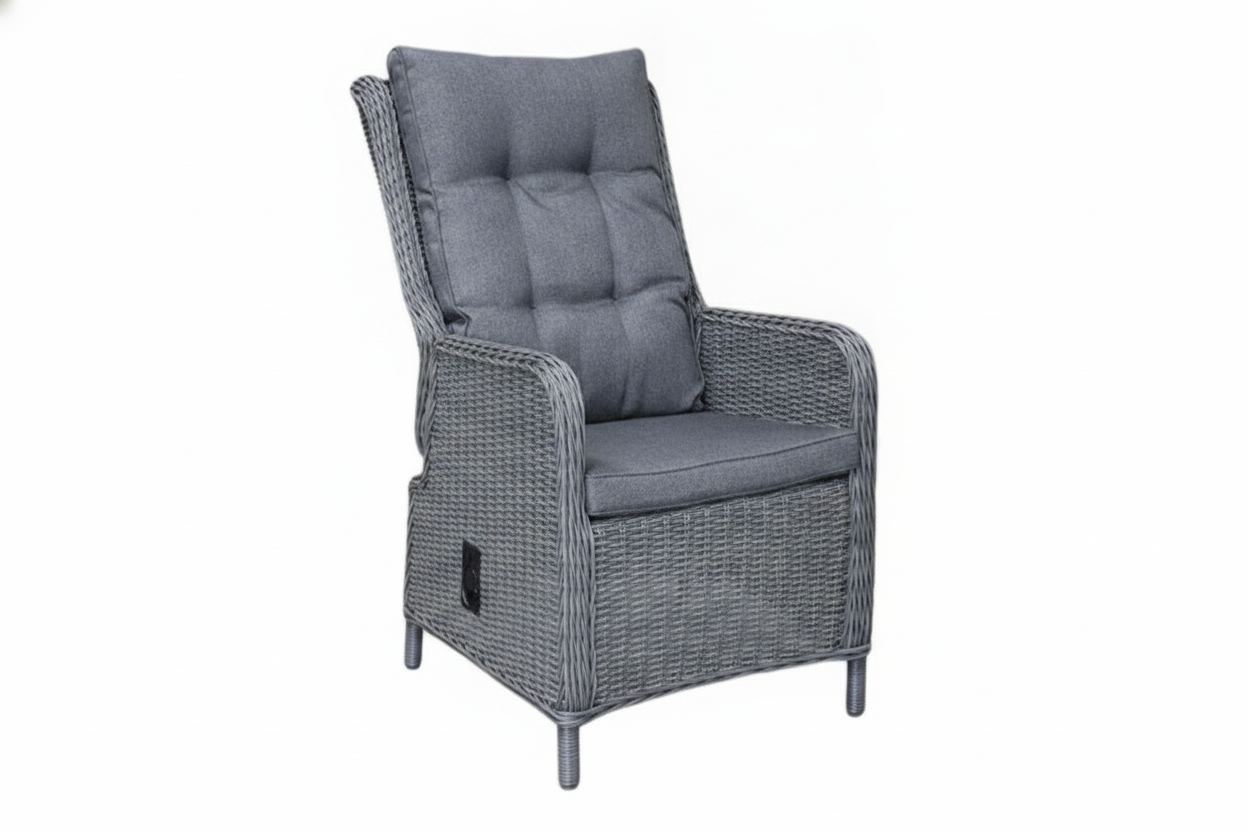 Marling Verstelbare Tuinstoel | Dining - Rock Grey in een sfeervolle tuin - Outnest tuinmeubelen