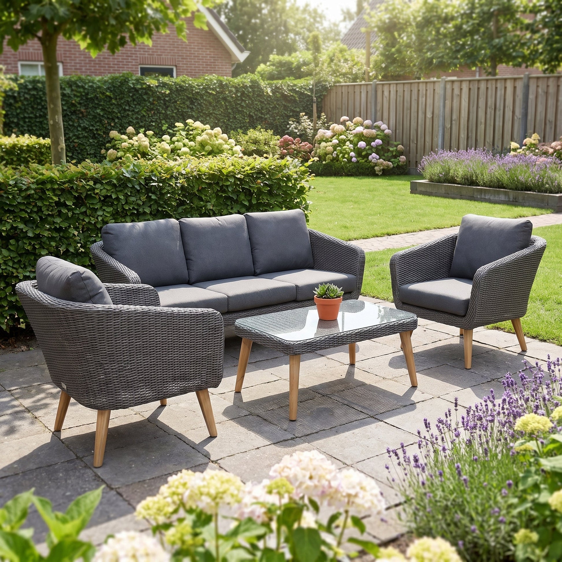 Milano Loungeset 3 zits + 2 stoelen - Anthracite in een sfeervolle tuin - Outnest tuinmeubelen