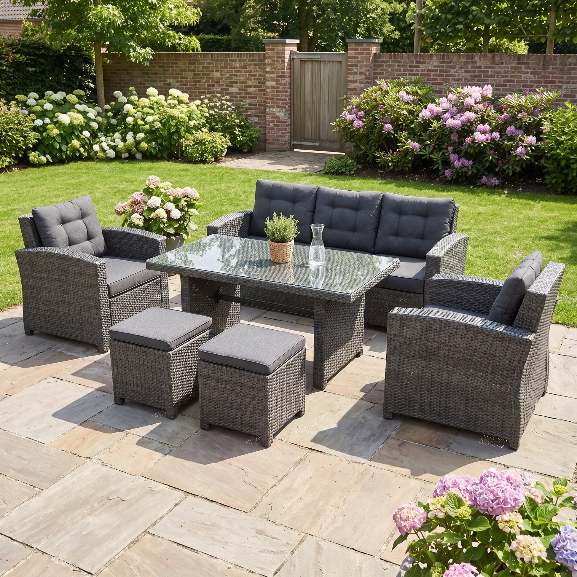 Minnesota Dining Loungeset - Glas / Dark Grey in een sfeervolle tuin - Outnest tuinmeubelen