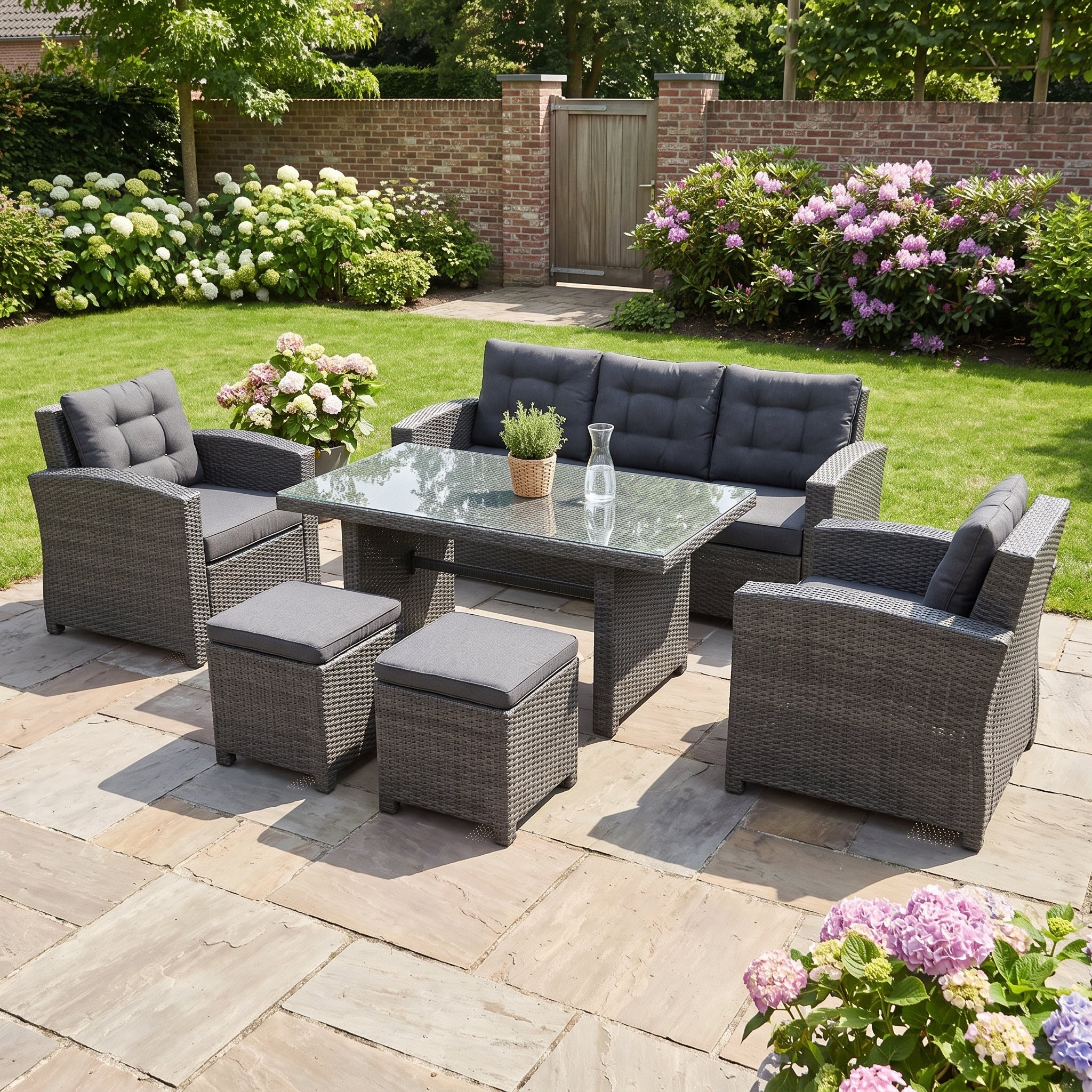 Minnesota Dining Loungeset - Glas / Dark Grey in een sfeervolle tuin - Outnest tuinmeubelen