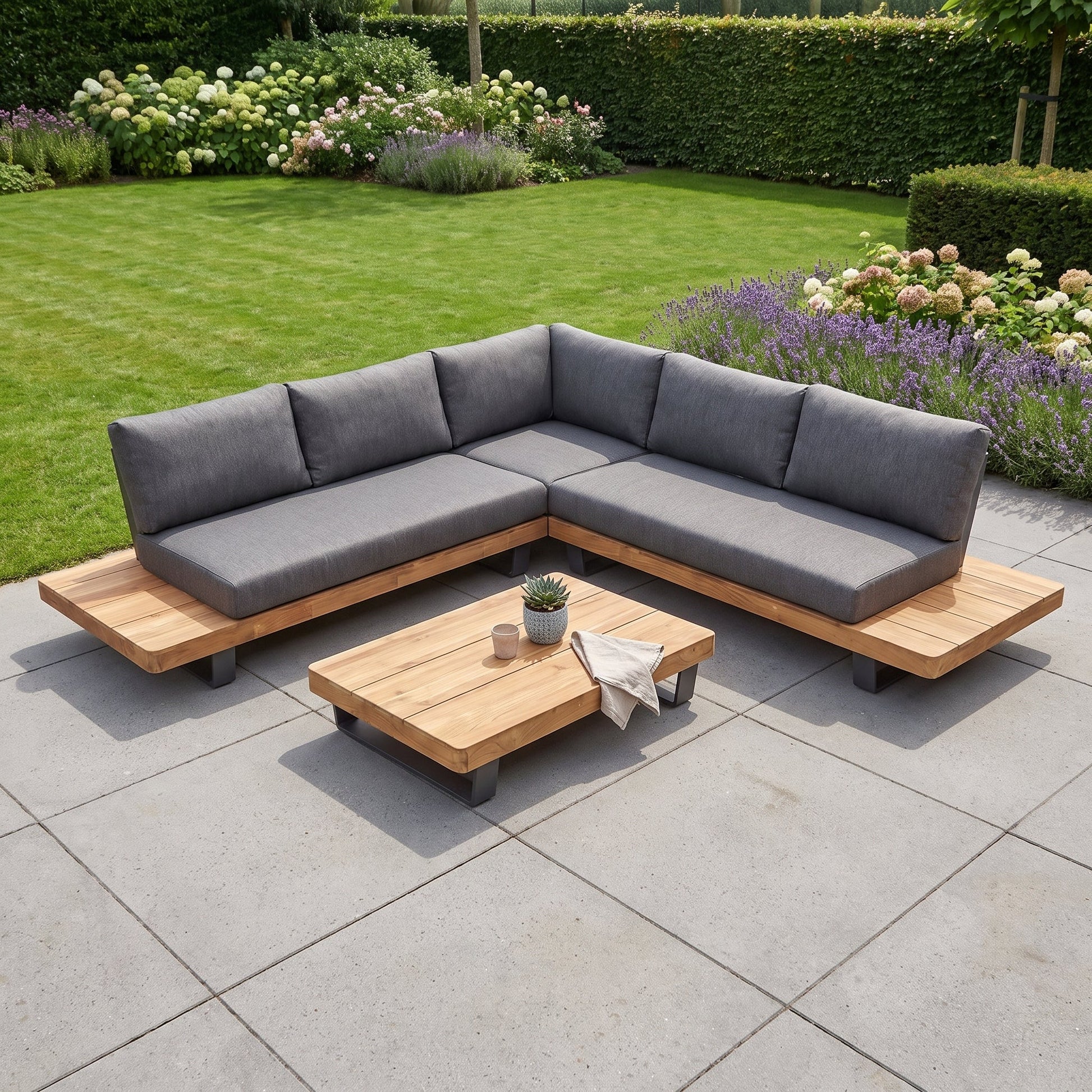 New York Hoek Loungeset in een sfeervolle tuin - Outnest tuinmeubelen