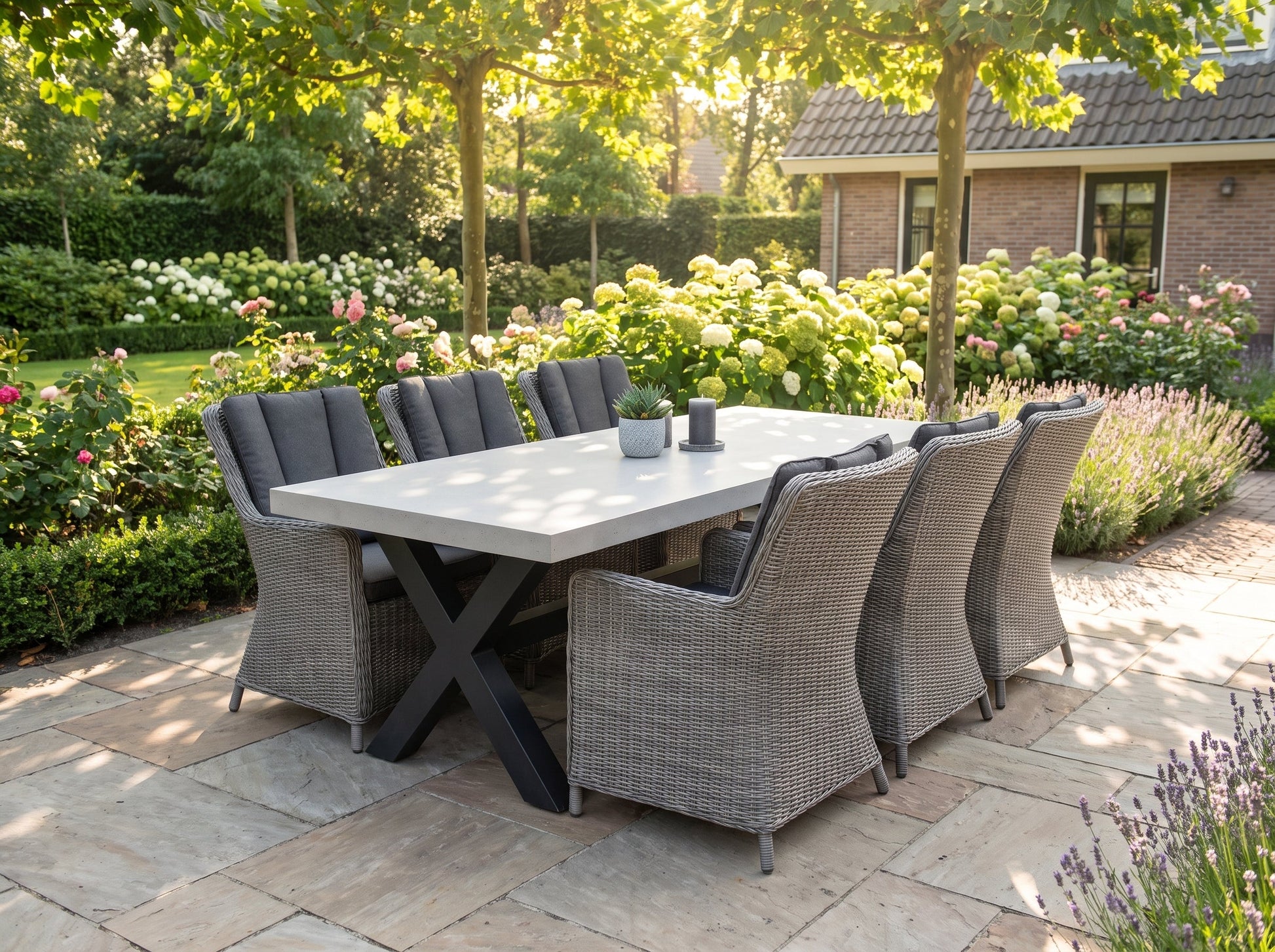 Norwich-Avalon Tuinset 6 Personen - Polystone, gepoedercoat staal / Natural in een sfeervolle tuin - Outnest tuinmeubelen