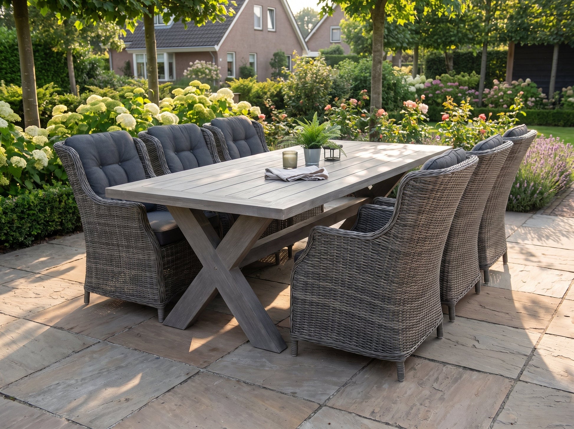 Norwich-Darwin Tuinset 6 Personen - Acacia / Kobo Grey in een sfeervolle tuin - Outnest tuinmeubelen