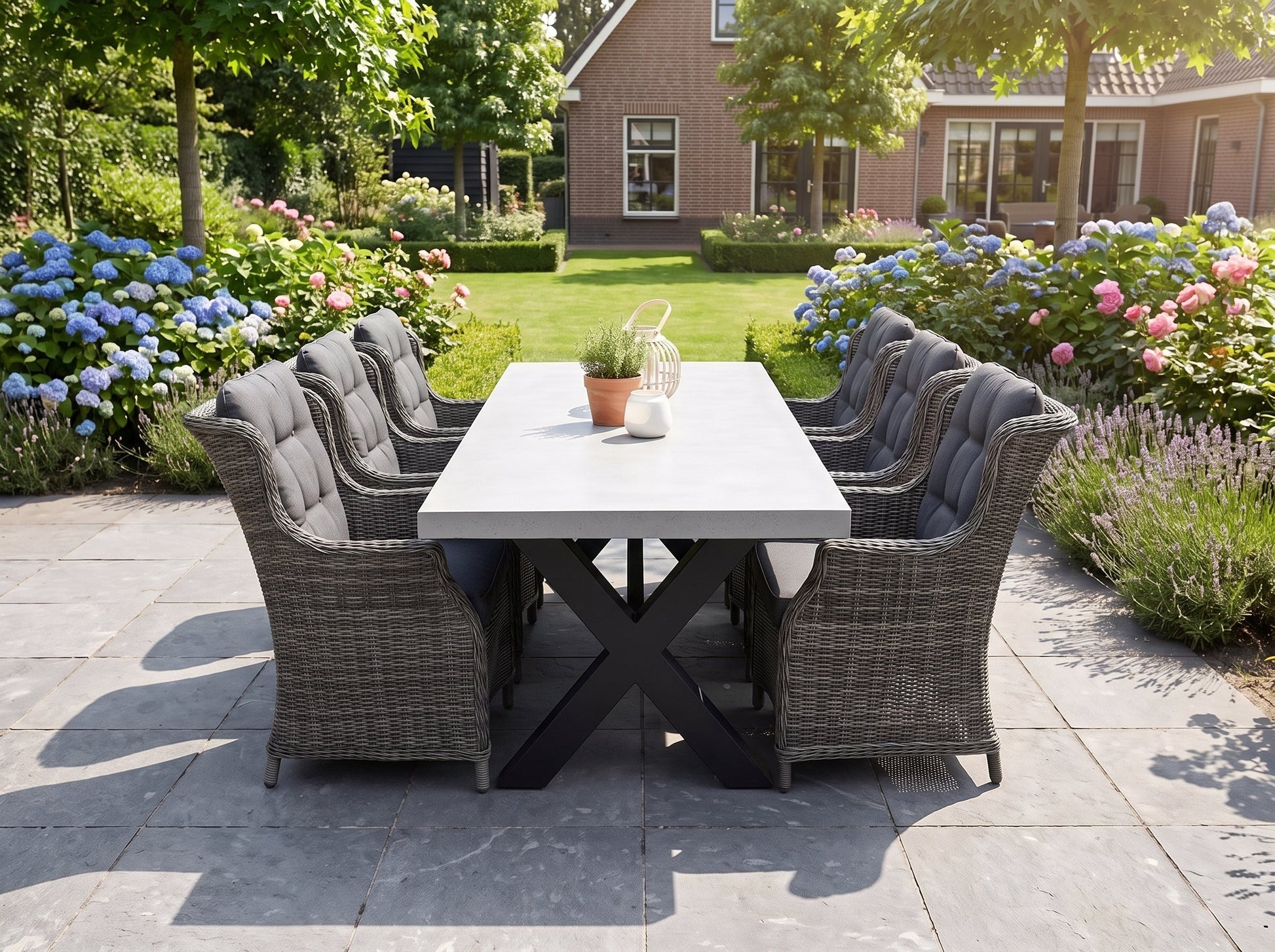 Norwich-Darwin Tuinset 6 Personen - Polystone, Gepoedercoat staal / Kobo Grey in een sfeervolle tuin - Outnest tuinmeubelen