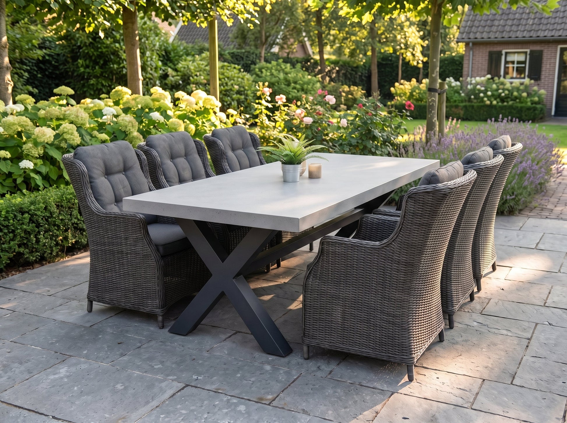 Norwich-Darwin Tuinset 6 Personen - Polystone, Gepoedercoat staal / Rock Grey in een sfeervolle tuin - Outnest tuinmeubelen