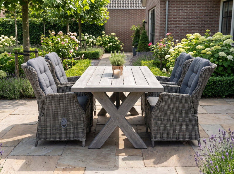 Norwich-Darwin Verstelbare Tuinset 4 Personen - Acacia / Kobo Grey in een sfeervolle tuin - Outnest tuinmeubelen