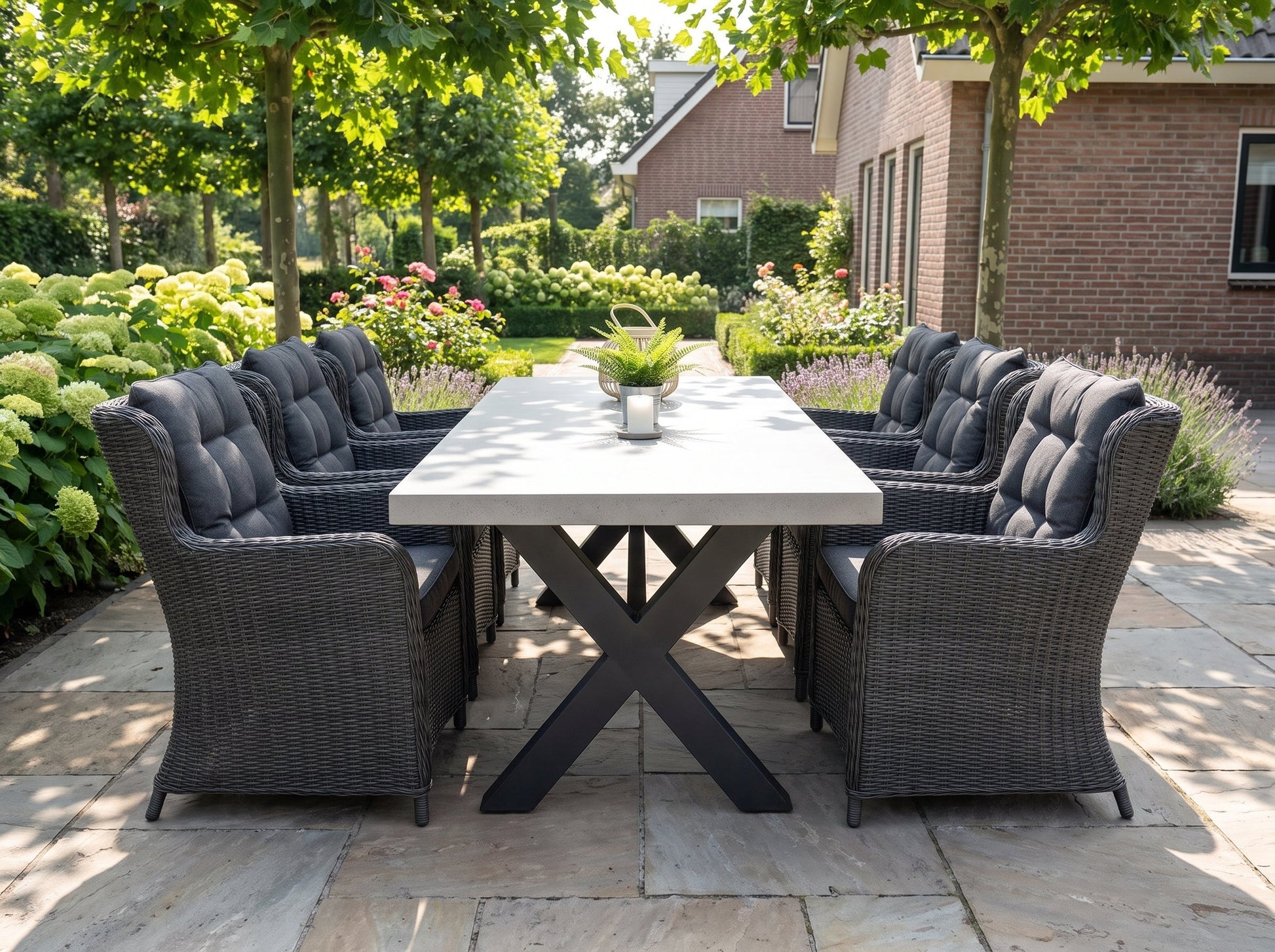 Norwich-Delano Tuinset 6 Personen - Polystone, Gepoedercoat staal / Rock Grey in een sfeervolle tuin - Outnest tuinmeubelen