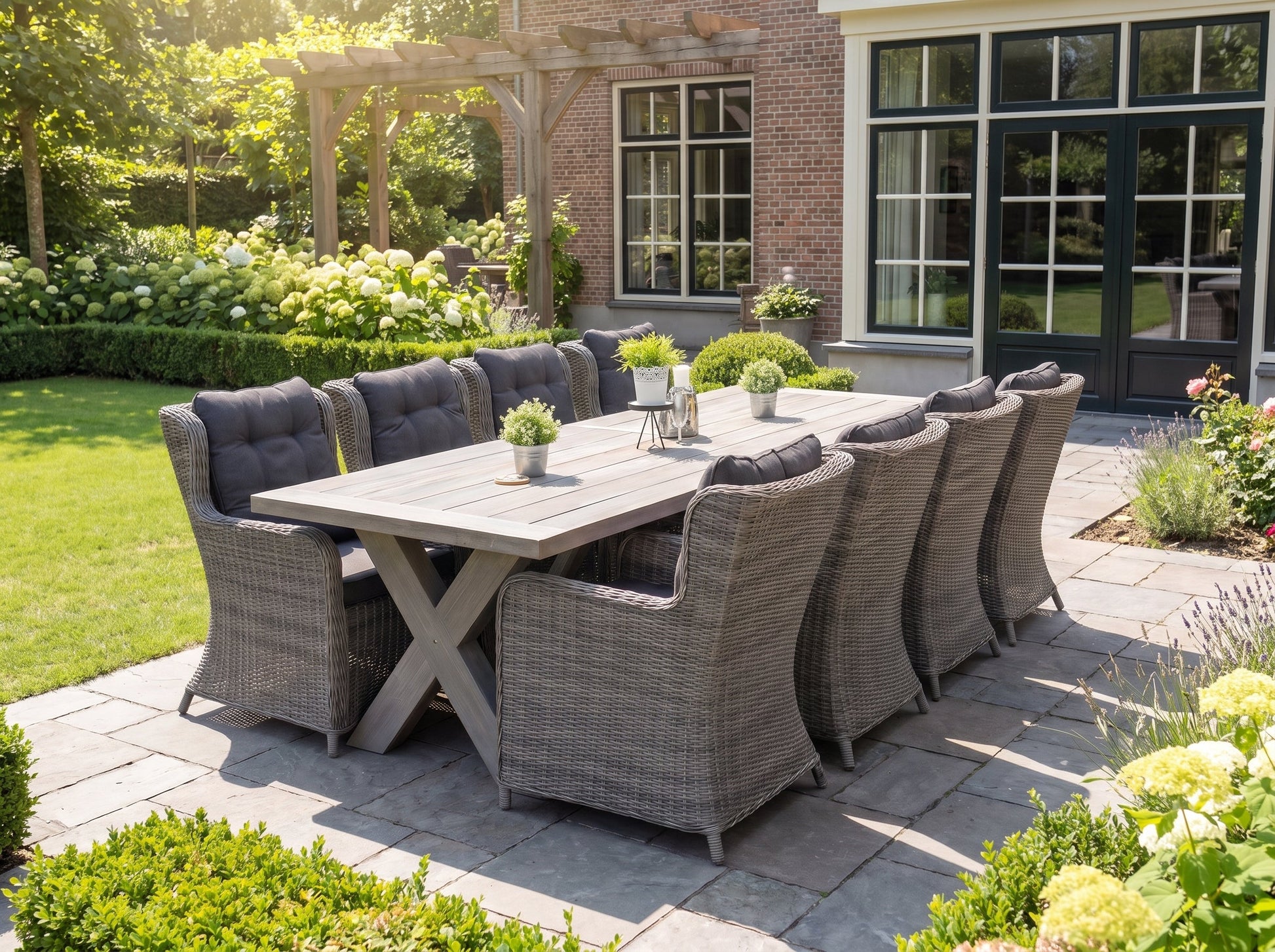 Norwich-Delano Tuinset 8 Personen - Acacia / Natural Grey in een sfeervolle tuin - Outnest tuinmeubelen