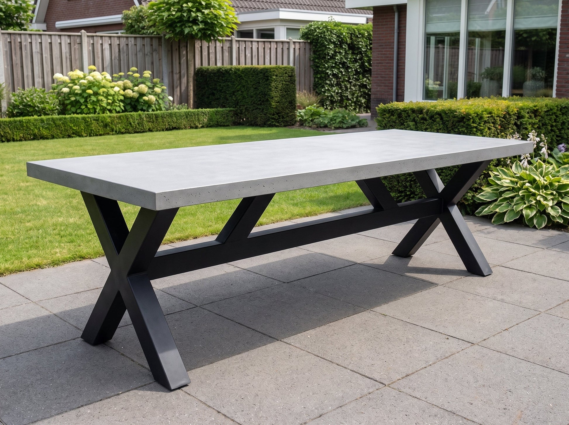 Norwich Rechthoekige Polystone Tuintafel 300 cm - Staal / Polystone in een sfeervolle tuin - Outnest tuinmeubelen