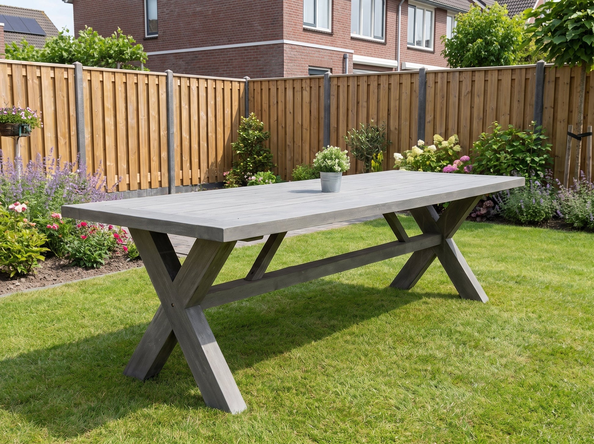 Norwich Rechthoekige Tuintafel 300 cm - Acacia in een sfeervolle tuin - Outnest tuinmeubelen
