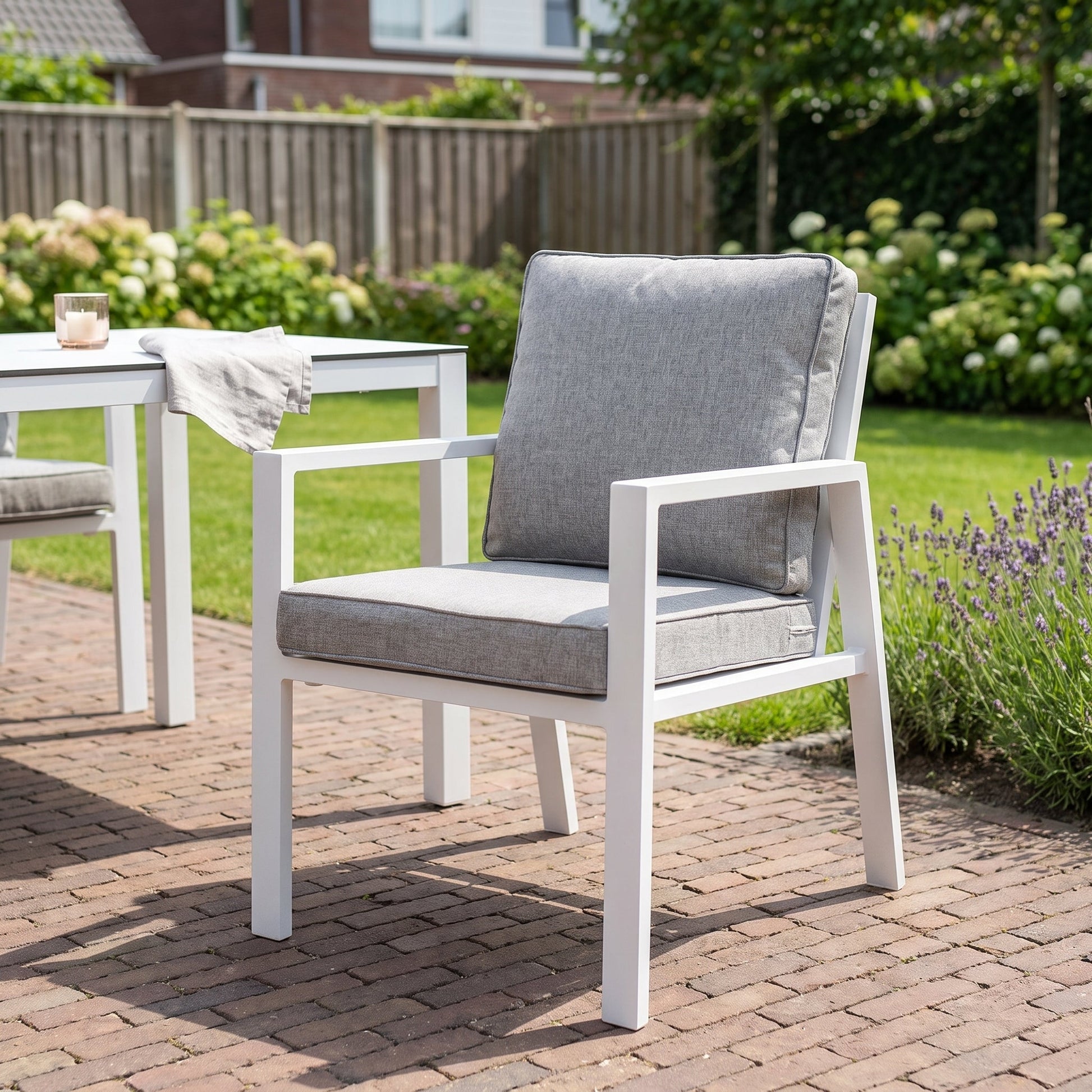 Oxford Tuinstoel | Dining in een sfeervolle tuin - Outnest tuinmeubelen