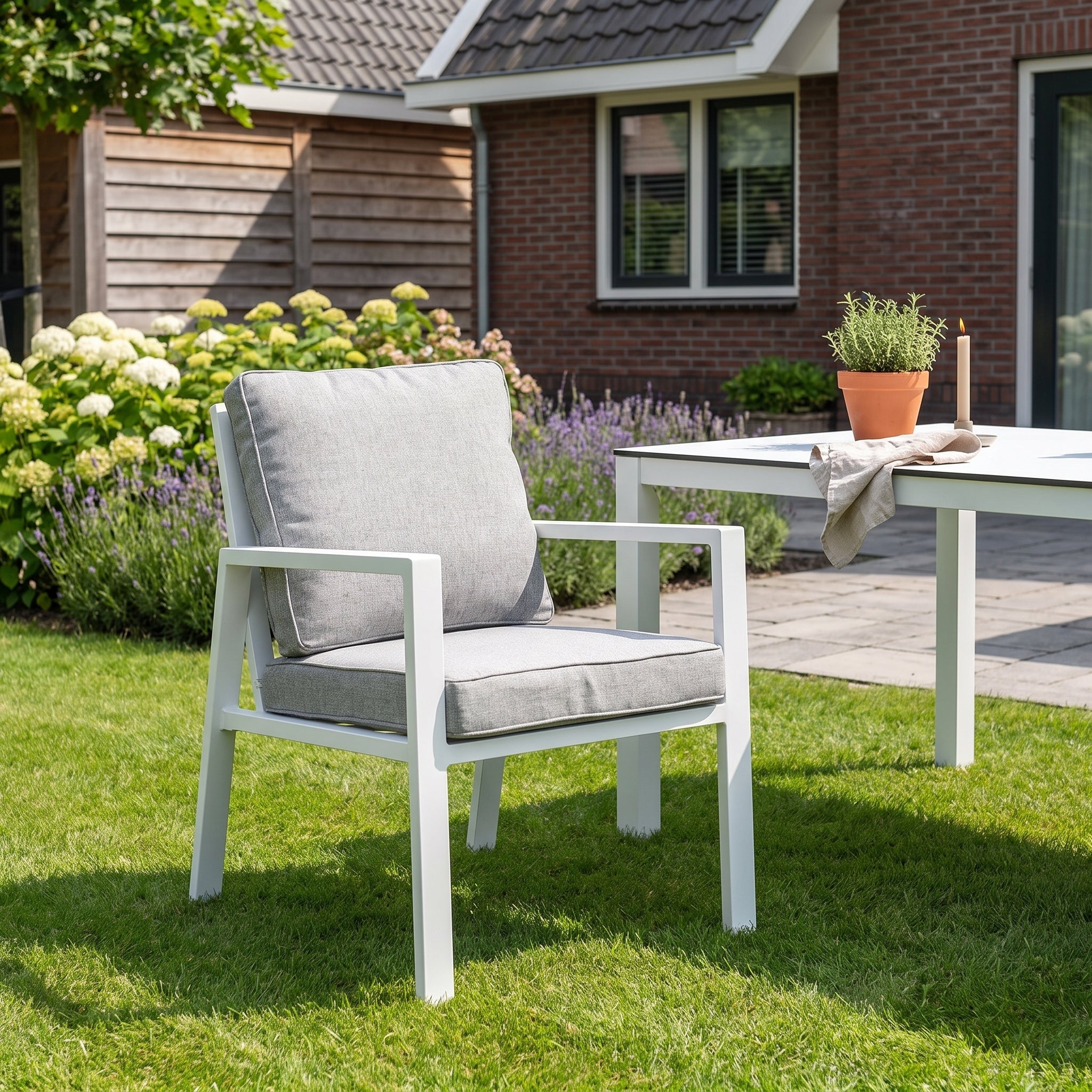 Oxford Tuinstoel | Dining in een sfeervolle tuin - Outnest tuinmeubelen