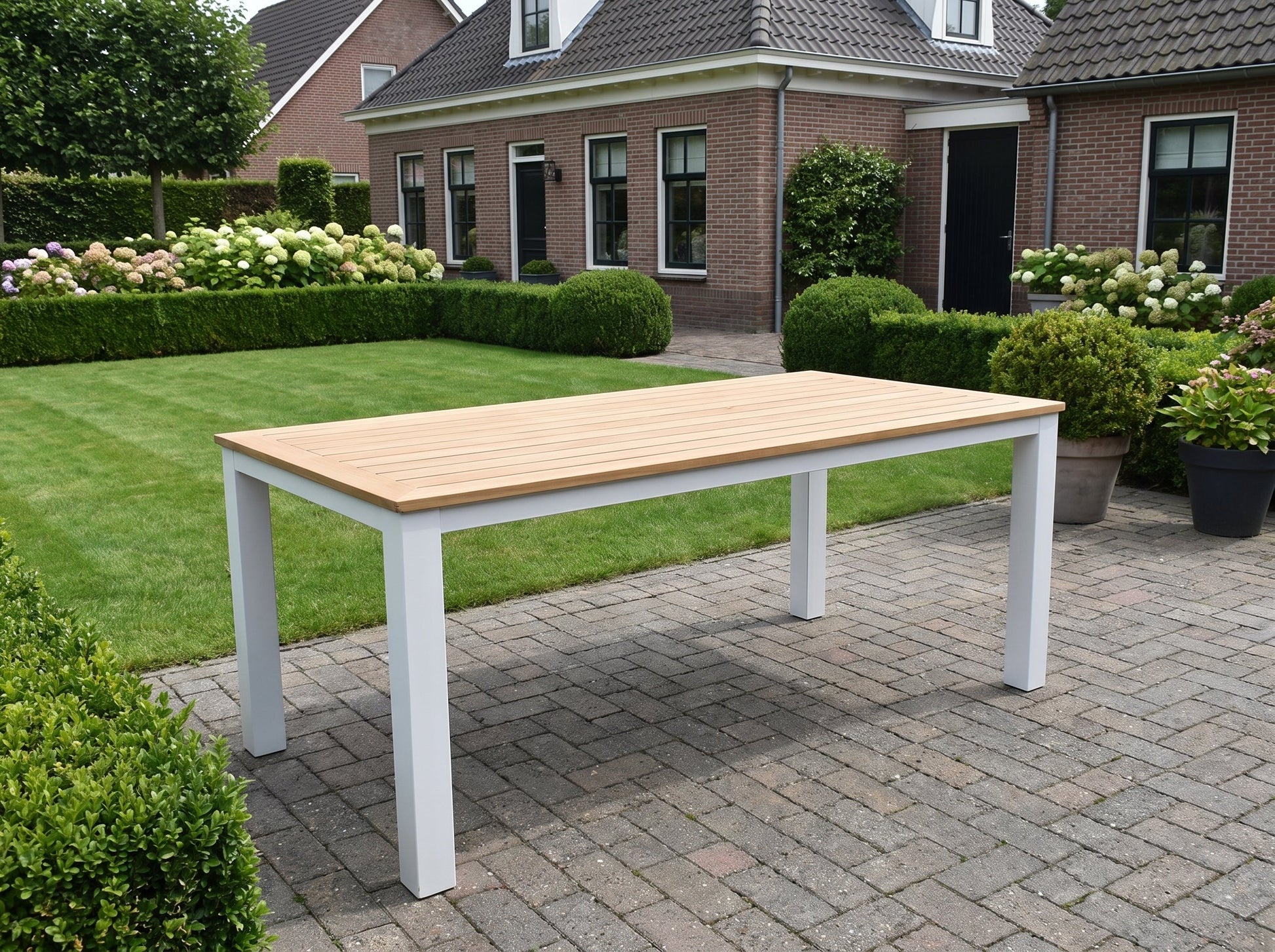 Birmingham Rechthoekige Tuintafel 180 cm - White in een sfeervolle tuin - Outnest tuinmeubelen