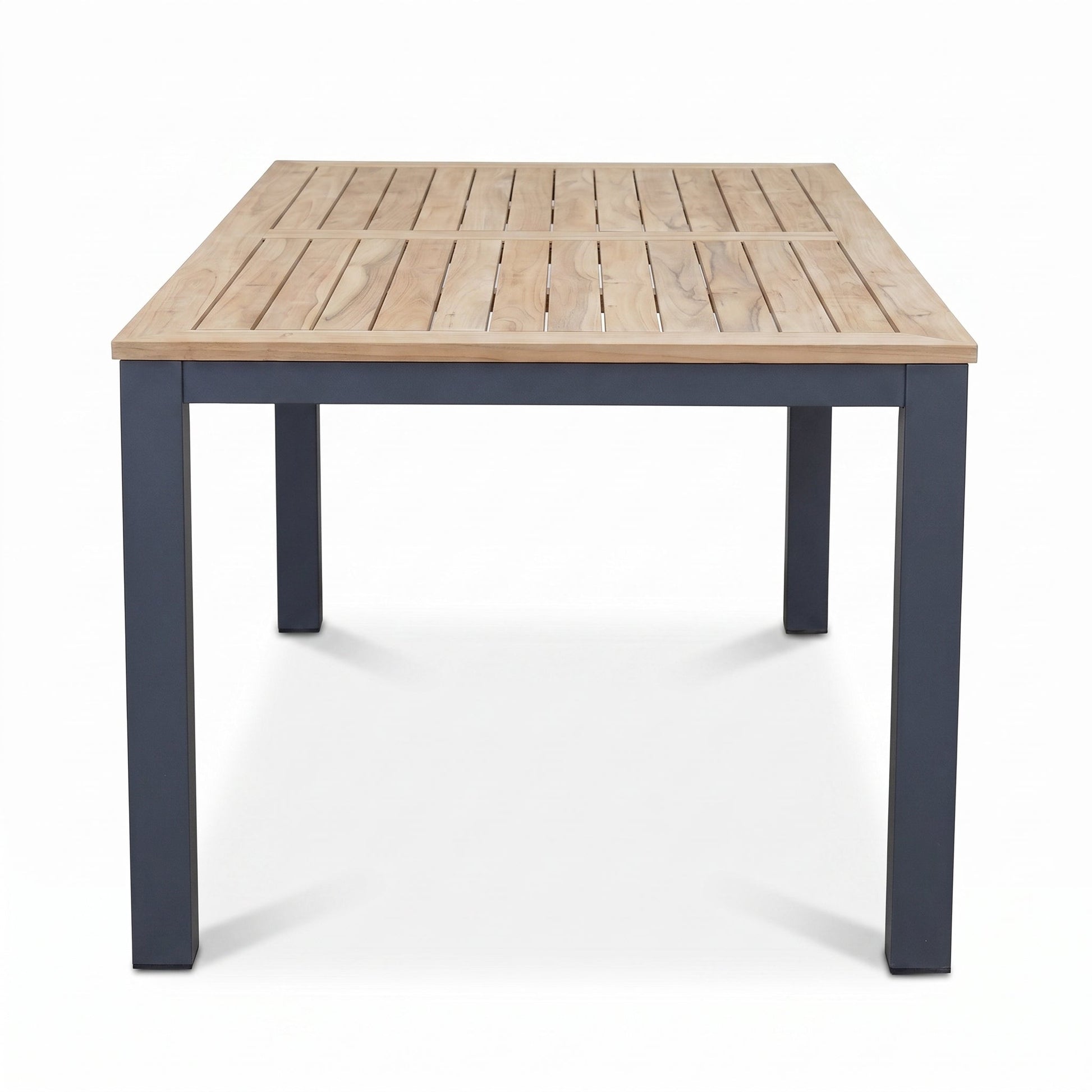 Birmingham Rechthoekige Tuintafel 220 cm - Dark grey in een sfeervolle tuin - Outnest tuinmeubelen
