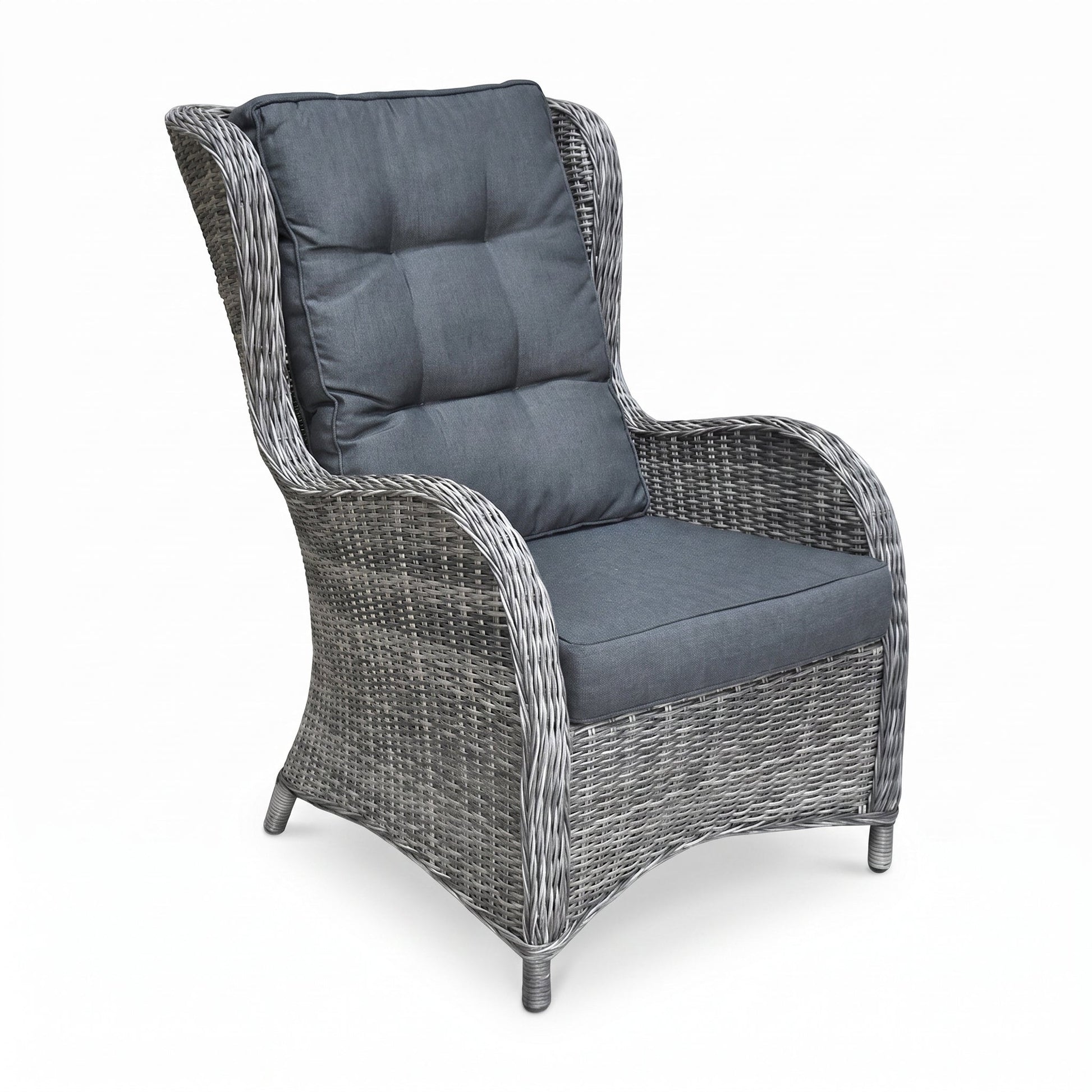 Phoenix Loungestoel - Kobo Grey in een sfeervolle tuin - Outnest tuinmeubelen