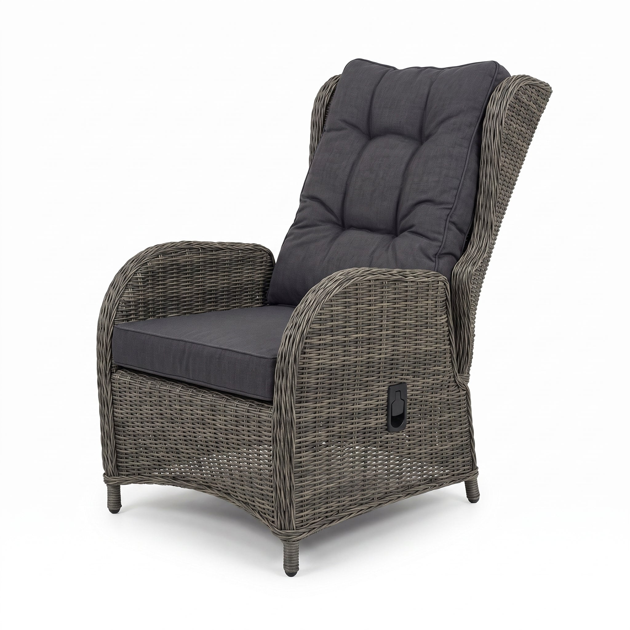 Phoenix Verstelbare Loungestoel Kobo Grey in een sfeervolle tuin - Outnest tuinmeubelen