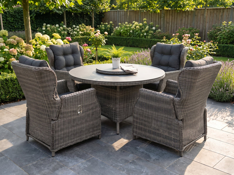 Rio-Barcelona Verstelbare Tuinset 4 Personen - Spraystone / Kobo Grey in een sfeervolle tuin - Outnest tuinmeubelen