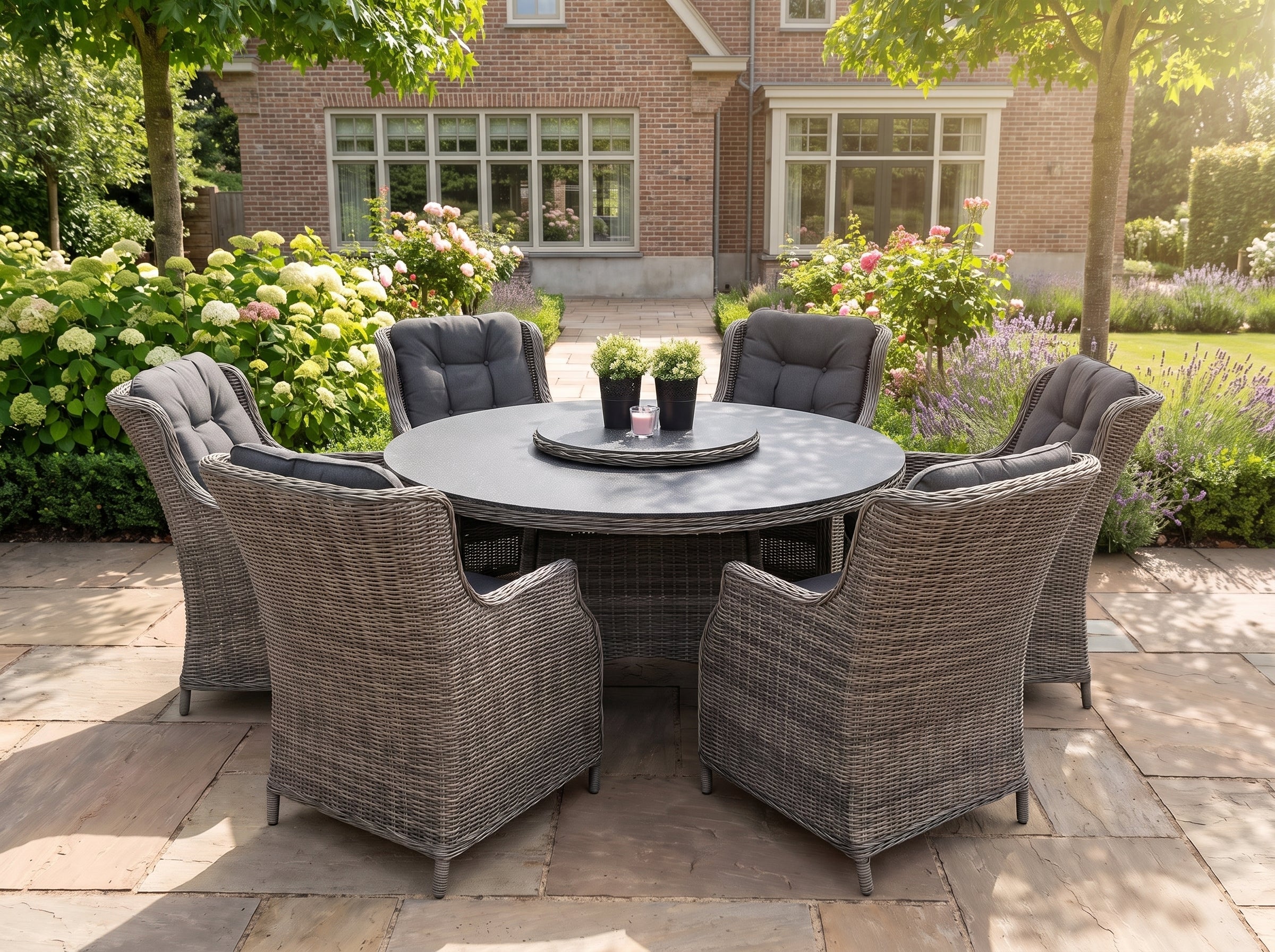 Rio-Darwin Tuinset 6 Personen - Spraystone / Kobo Grey in een sfeervolle tuin - Outnest tuinmeubelen