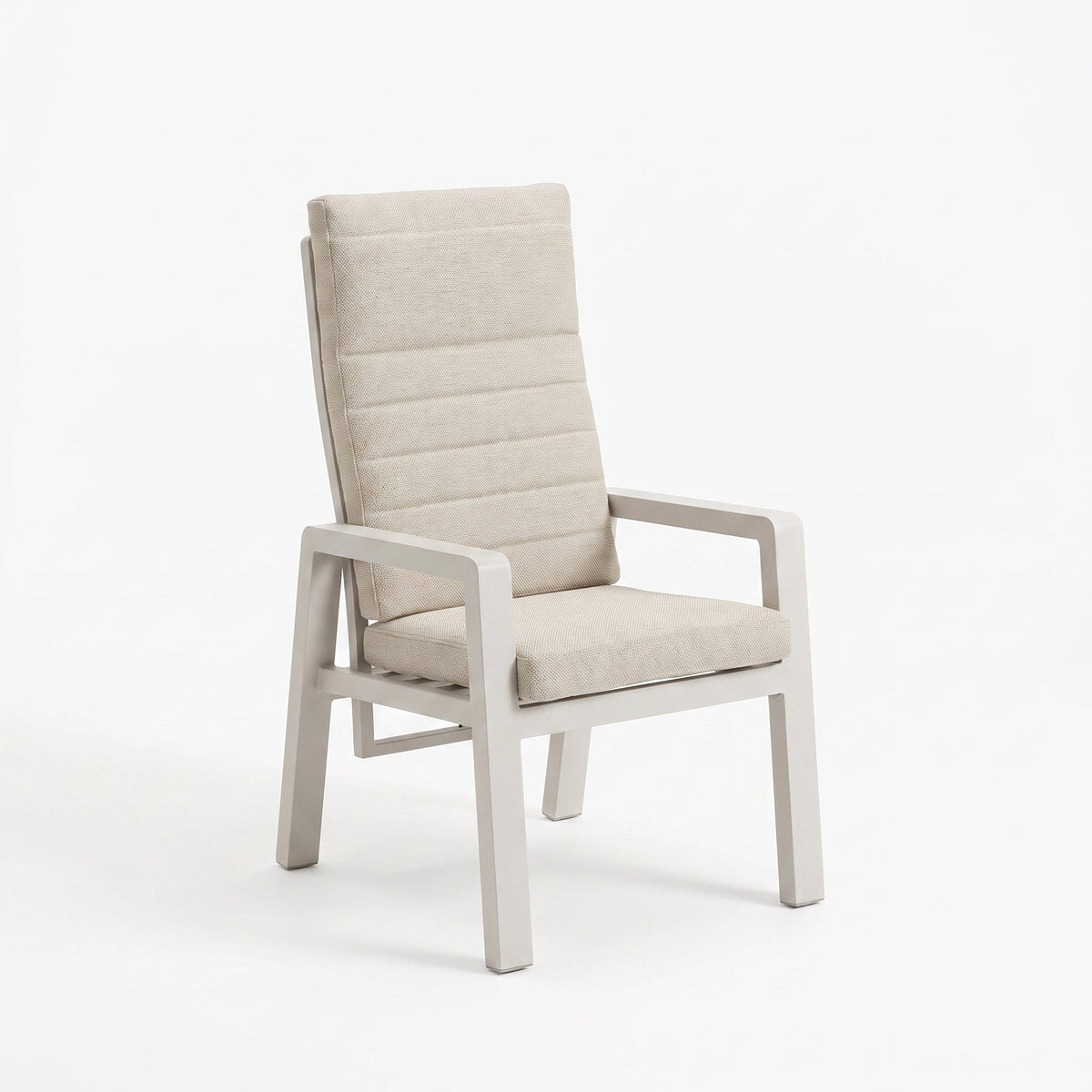 Sandro Verstelbare Tuinstoel | Dining - Beige in een sfeervolle tuin - Outnest tuinmeubelen