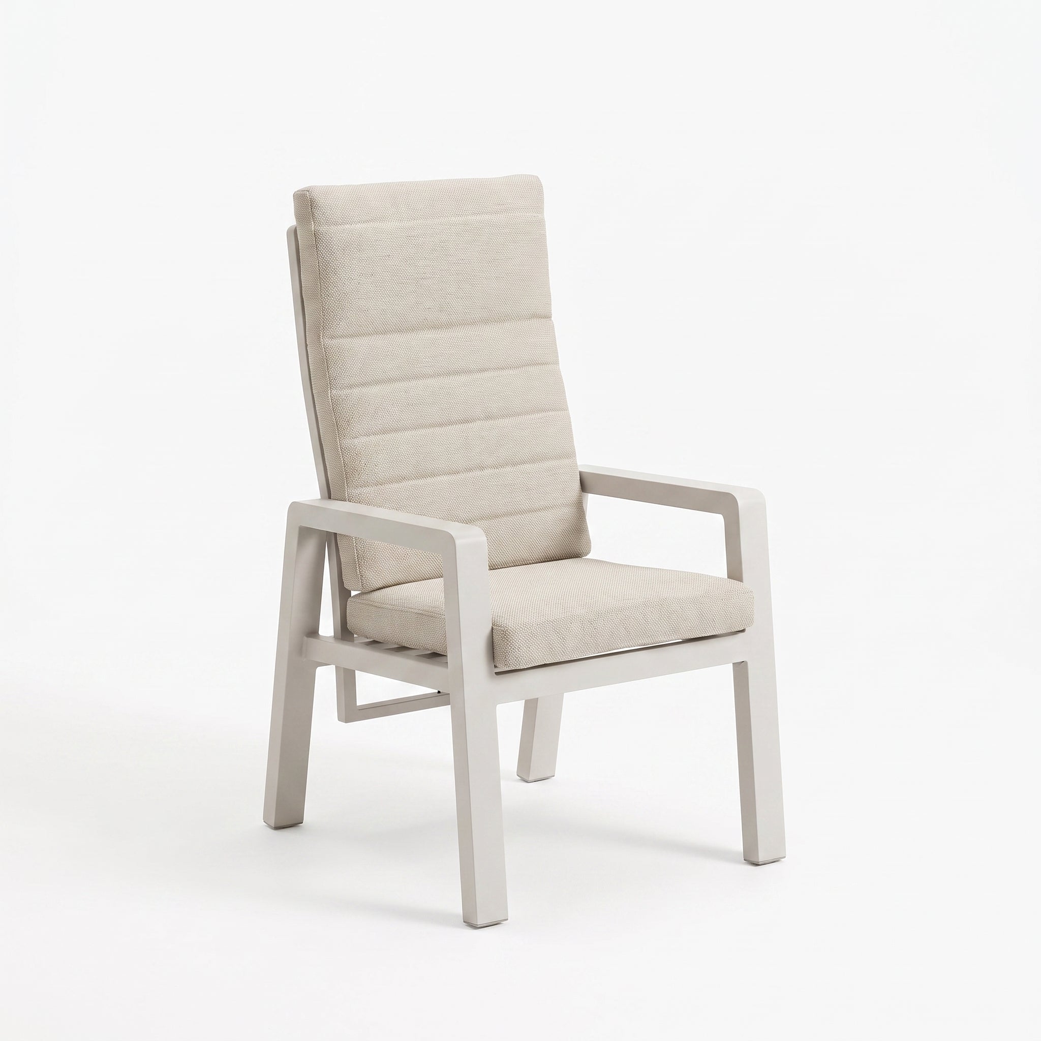 Sandro Verstelbare Tuinstoel | Dining - Beige in een sfeervolle tuin - Outnest tuinmeubelen
