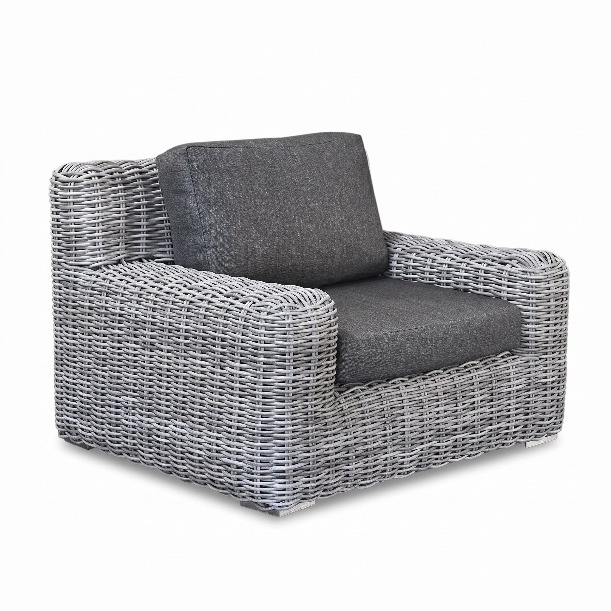 Vallemara Loungestoel - Faded Grey in een sfeervolle tuin - Outnest tuinmeubelen
