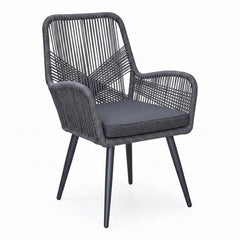 Villenova Tuinstoel | Dining - Anthracite in een sfeervolle tuin - Outnest tuinmeubelen