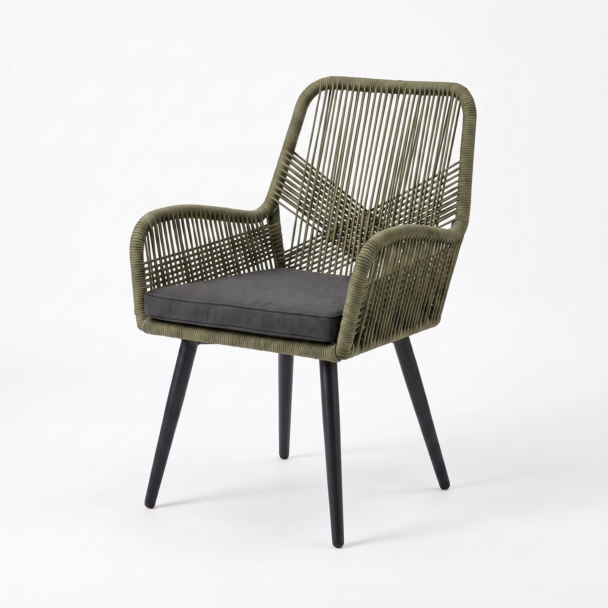 Villenova Tuinstoel | Dining - Olive Green in een sfeervolle tuin - Outnest tuinmeubelen