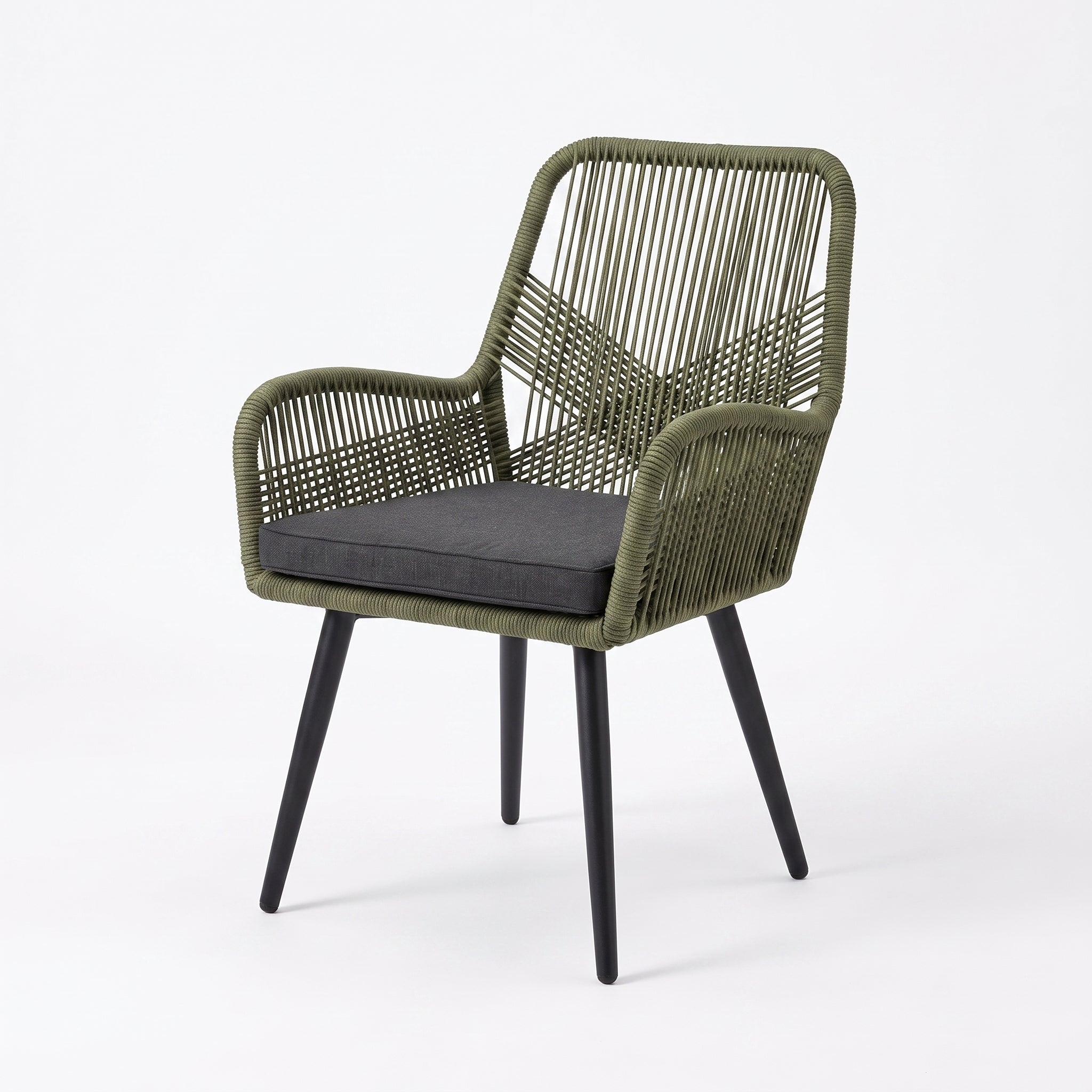 Villenova Tuinstoel | Dining - Olive Green in een sfeervolle tuin - Outnest tuinmeubelen