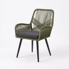 Villenova Tuinstoel | Dining - Olive Green in een sfeervolle tuin - Outnest tuinmeubelen