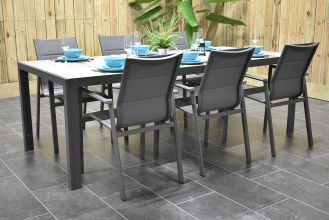 Bergamo Aluminium Tafel 225 met 6 Abriola Aluminium Dining Tuinstoelen Stapelbaar Dark Grey SHOWROOMMODEL