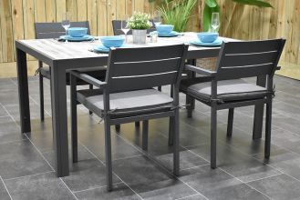 Bergamo Tafel 165 Dark Grey met 4 Bolton Dining Tuinstoelen Stapelbaar Dark Grey SHOWROOMMODEL