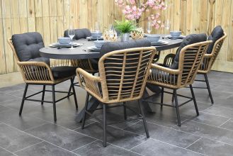 Akron Ovale Tafel 220 Keramischblad Dark Grey met 6 Carlton Aluminium Dining Tuinstoelen Bamboo WINTER AANBIEDING