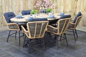 Akron Ovale Tafel 220 Teakhoutenblad Dark Grey met 6 Carlton Aluminium Dining Tuinstoelen Bamboo WINTER AANBIEDING