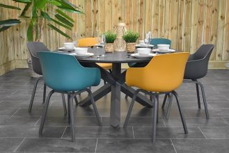 Firenze Ronde Tafel 150 Keramischblad Dark Grey met 6 Bristol Aluminium Kunststof Dining Tuinstoelen Anthracite, Yellow en Green SHOWROOMMODEL