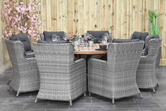 Surakarta Ronde Tafel 180 Teak Natural met 8 Delano Dining Tuinstoelen Natural Grey SHOWROOMMODEL